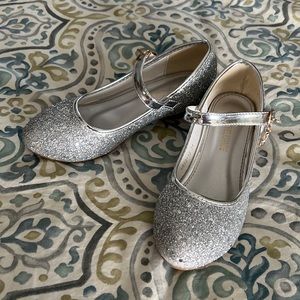 Girls’ Silver Glitter Dress Shoes